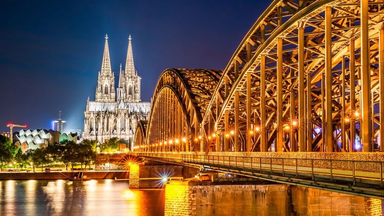 Über den Rhein und durch die Zeit: Die Hohenzollernbrücke in Köln