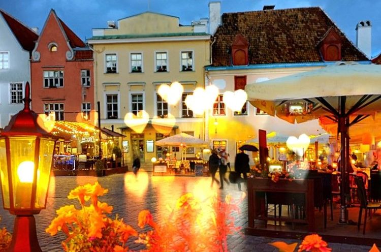 Restaurant sur la place principale