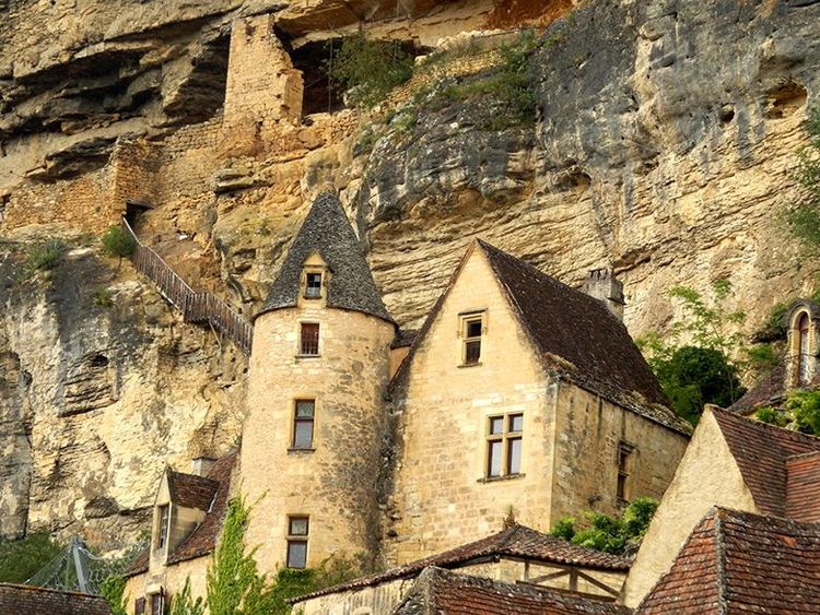 Le fort de la Roque-Gageac et ses appartements troglodytes