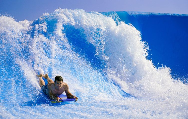 Surfer la vague artificelle