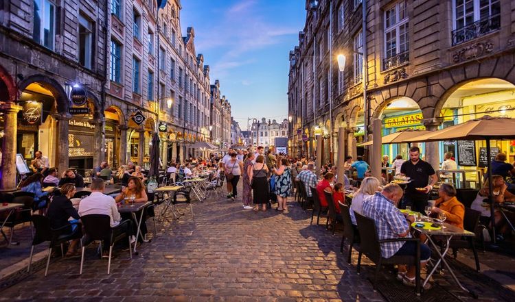 Les rues pavées de la ville d'Arras ont un certain charme