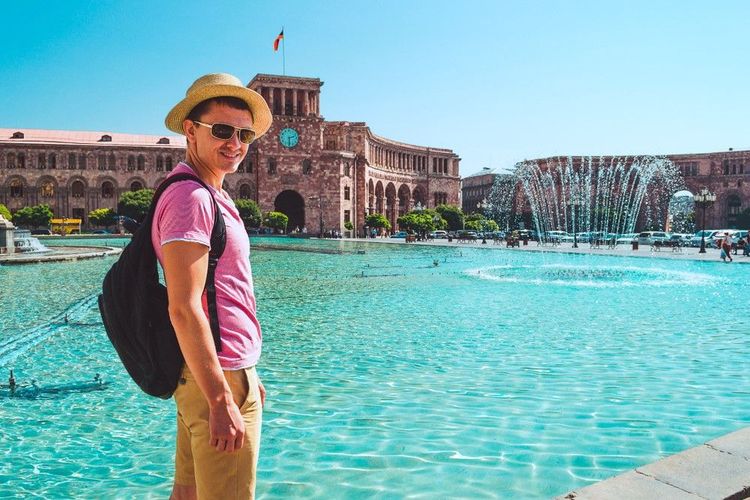 Balade sur la place centrale d'Erevan, autour de son grand bassin