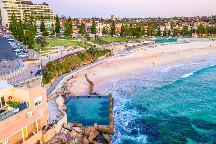 Coogee Beach et la piscine du mémorial Ross Jones (Ross Jones Memorial)