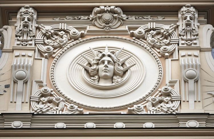 Autre façade de ce style qu'on nommait aussi "romantisme national"