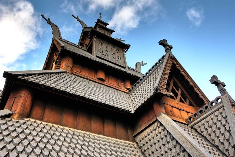 Église médiévale en bois, construite à l'origine à Gol vers 1200, puis déplacée à Bygdøy.
