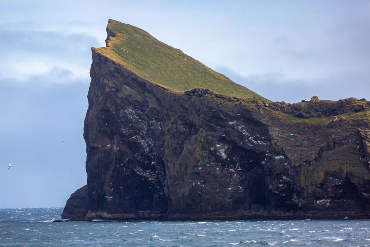Falaise Elliðaey dans le sud de l’Islande.