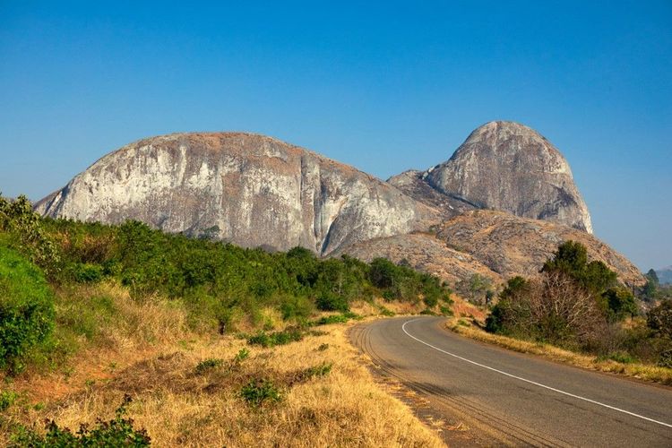 Vue partielle sur le massif de Ribáuè, Mozambique