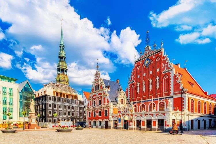 La Maison des Têtes Noires et l'Hôtel de Ville, à Riga