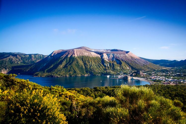Paysage volcanique sur l'archipel des îles éoliennes.