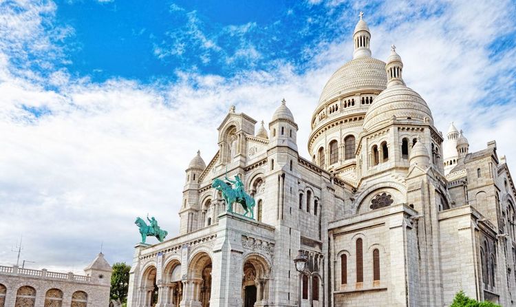Le Sacré-Coeur et ses coupoles.