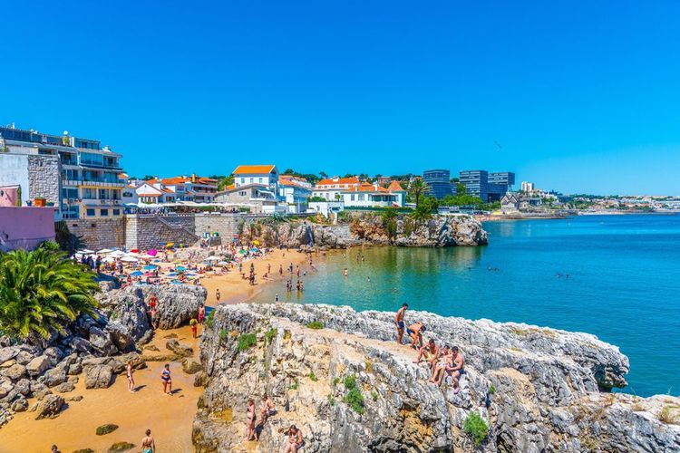 The Queen's beach in Cascais