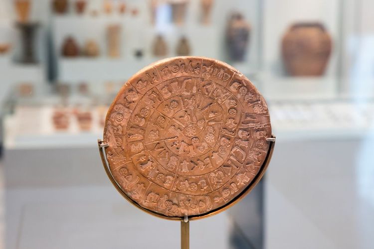 Disque de Phaistos, musée archéologique d'Héraklion, Crète