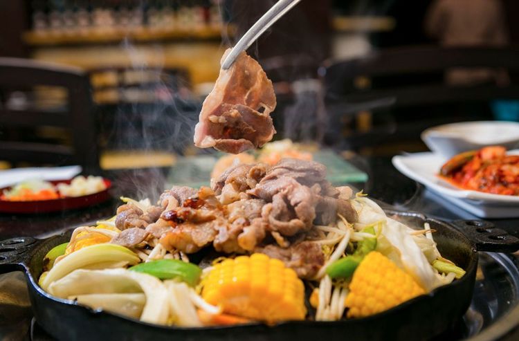 Jingisukan, barbecue de viande d'agneau typique d'Hokkaïdo 