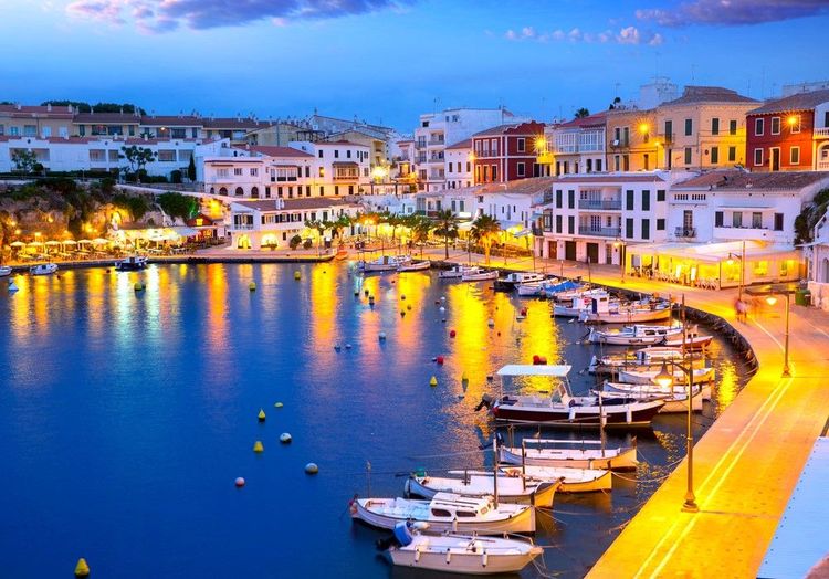Port Mahon à la nuit tombée