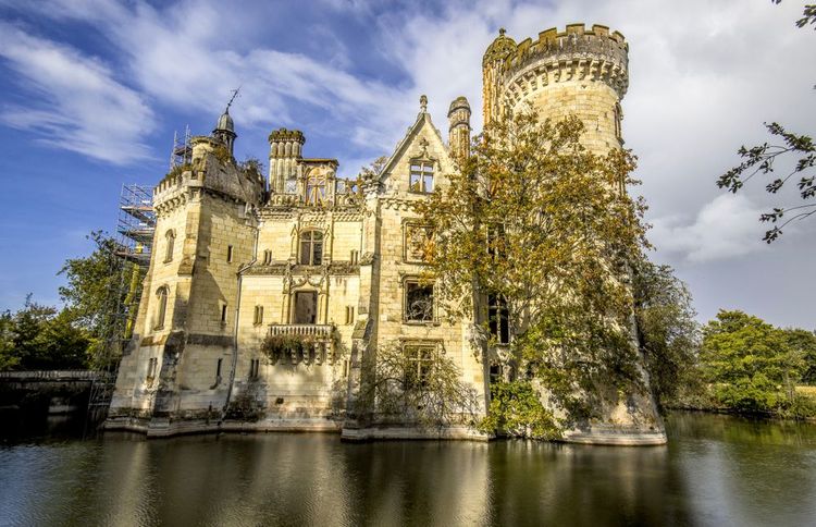 Le château de la Mothe-Chandeniers