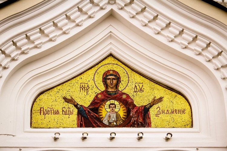 Icone sur le fronton de la cathédrale