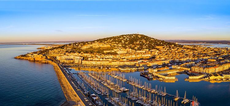 Le mont Saint-Clair, entre la mer et l'étang de Thau