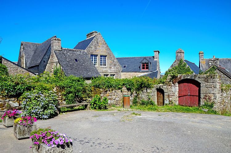 Le village médiéval et granitique de Locronan (Finistère)