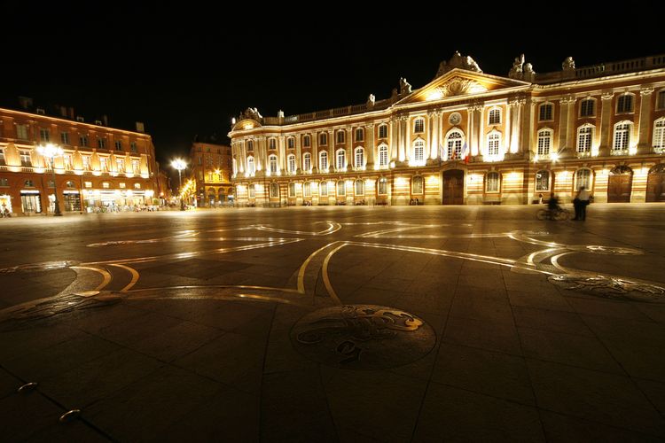 La cruz occitana en la plaza del Capitolio