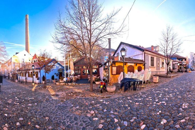 Les restaurants de la vieille rue pavée de Skadarlija