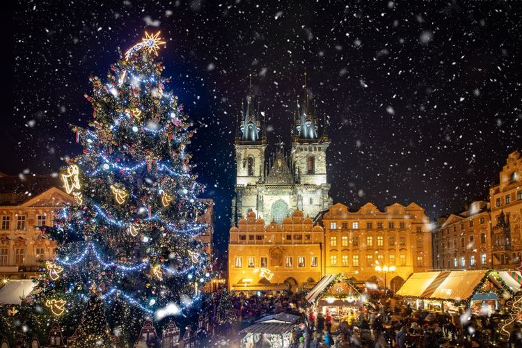 Un marché de Noël dans la vieille ville à Prague