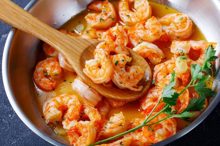 Le camarão ajillo, des crevettes cuites à l'aïl
