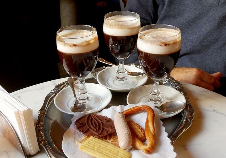 Le bicerin servi dans un café de Turin