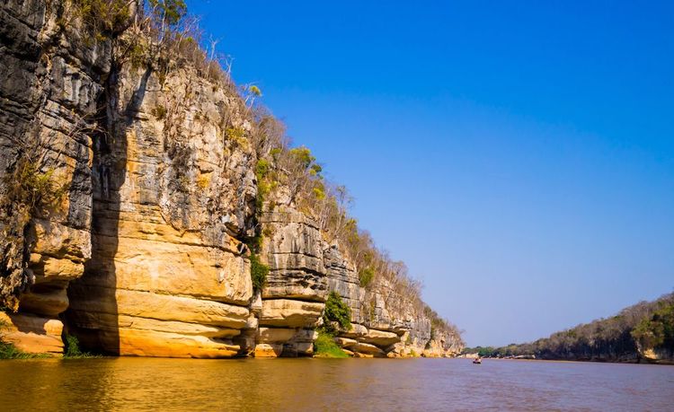 Descente du fleuve Manambolo en canöé