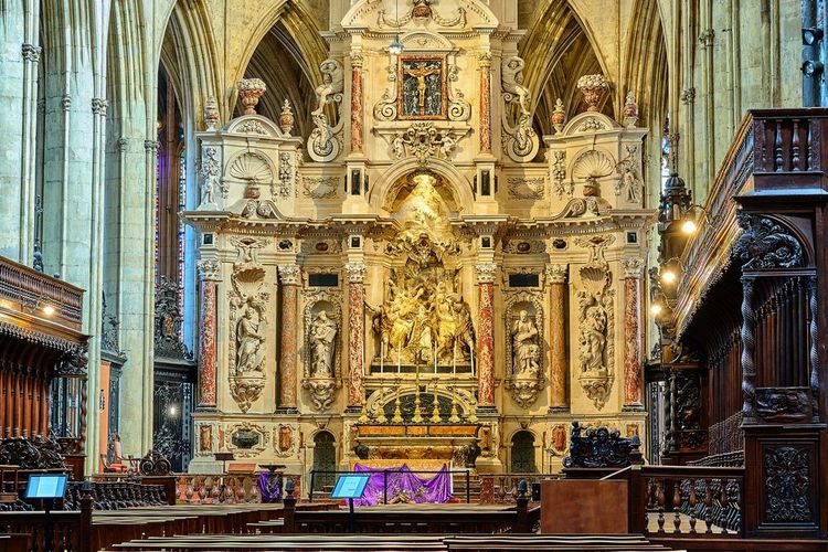 Der Altar in der Kathedrale Saint-Étienne