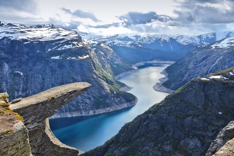 La langue de Troll en Norvège. Attraction touristique connue sous le nom de Trolltunga.