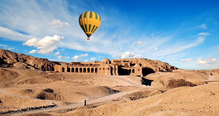 An unforgettable hot-air balloon ride in the Valley of Luxor