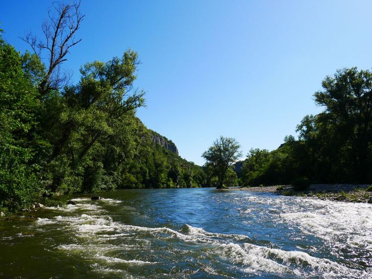 La rivière près de Chauzon en Ardèche