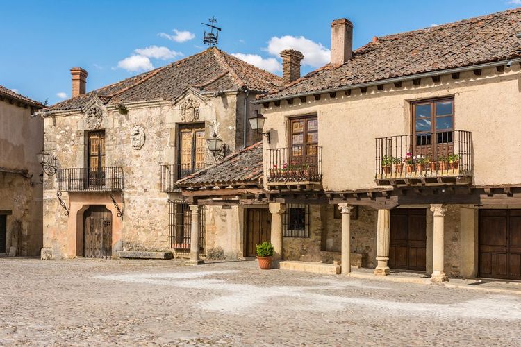 Au sud de la Plaza Mayor de Pedraza