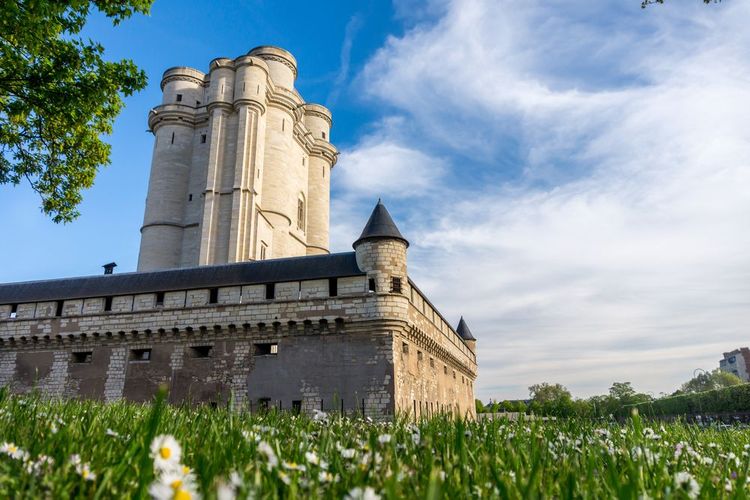 Chаteau de Vincennes au coucher du soleil, Paris, France. 