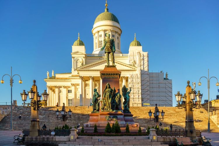 Place du Sénat (Senaatintori), statue à la gloire du tsar Alexandre II de Russie, le "Tsar Libérateur"