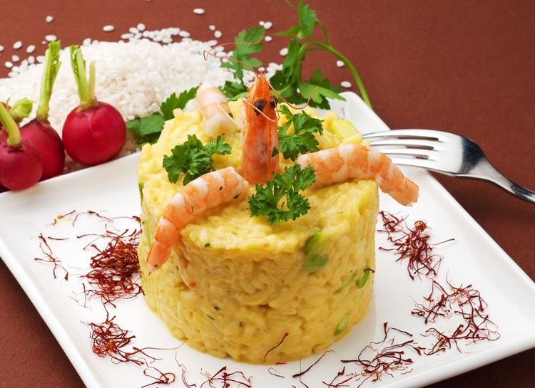Risotto au safran et crevettes, une spécialité de la région