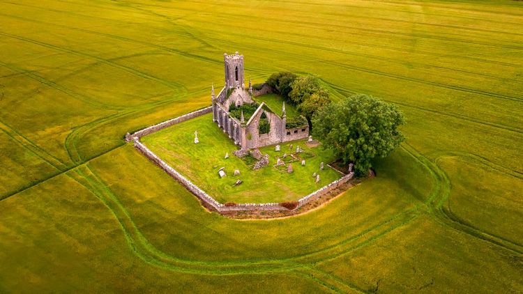 Église et cimetière de Ballynafagh Kildare Irlande