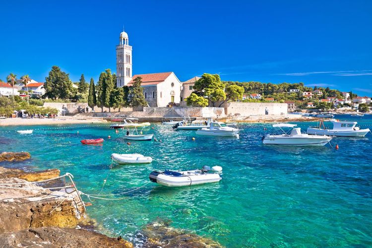 Découverte des trésors historiques : les palais patriciens et les monastères de Hvar