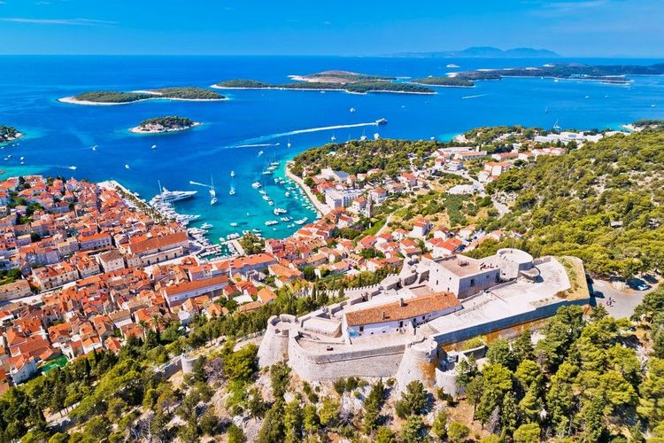 La forteresse Fortica : gardienne de l'histoire surplombant Hvar