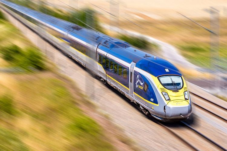 L'Eurostar file dans la campagne