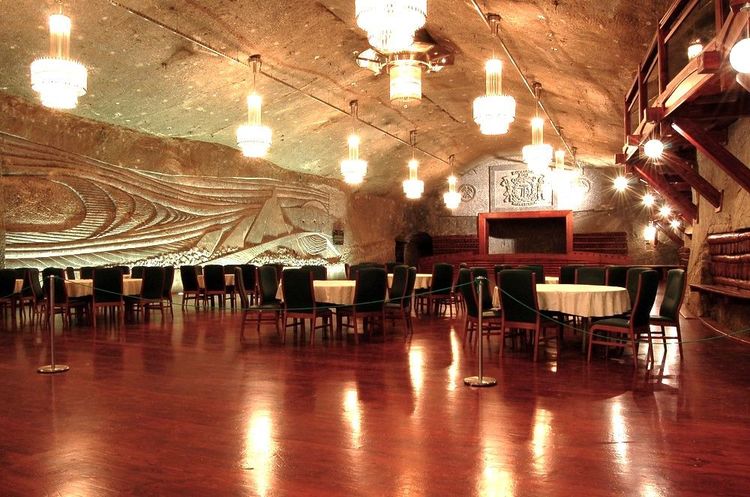 Salle de réception souterraine dans les profondeurs de la mine