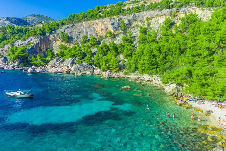 Eau cristalline de la plage de Malo Zarace