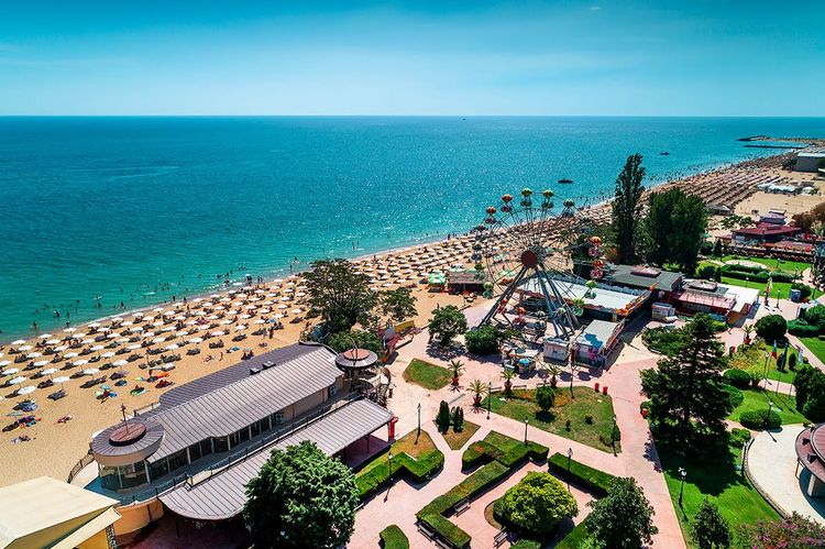 Resort de Zlatni Piasacithe, sa plage et ses attractions foraines