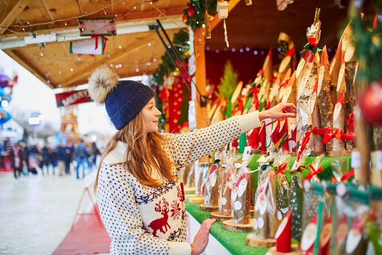 Les boutiques de Noël en forme de petits chalets
