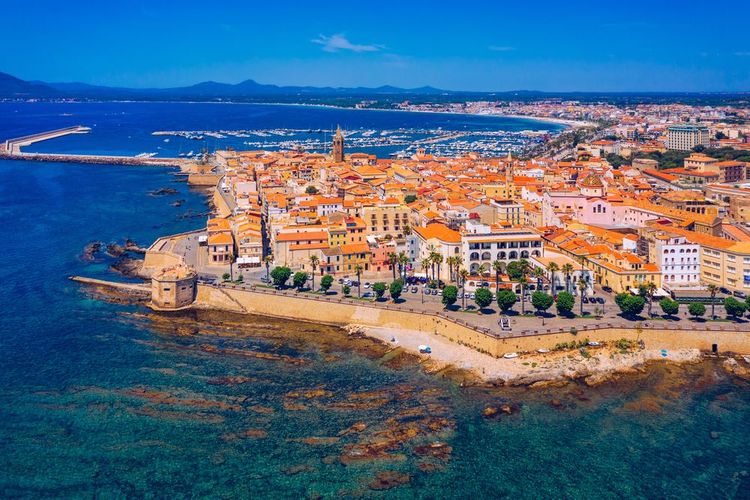 Alghero: medioevo, natura e strade in catalano