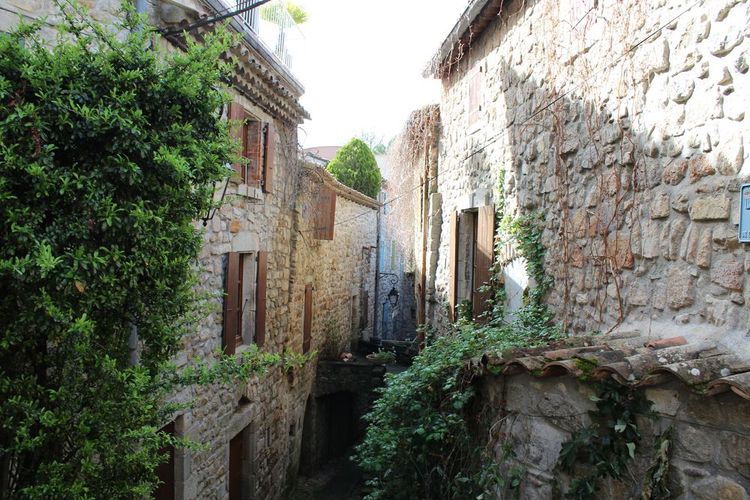 Les ruelles étroites de Joyeuse, en Ardèche.