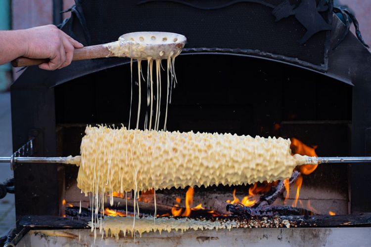 Le Šakotis, étonnant gâteau fabriqué à la broche