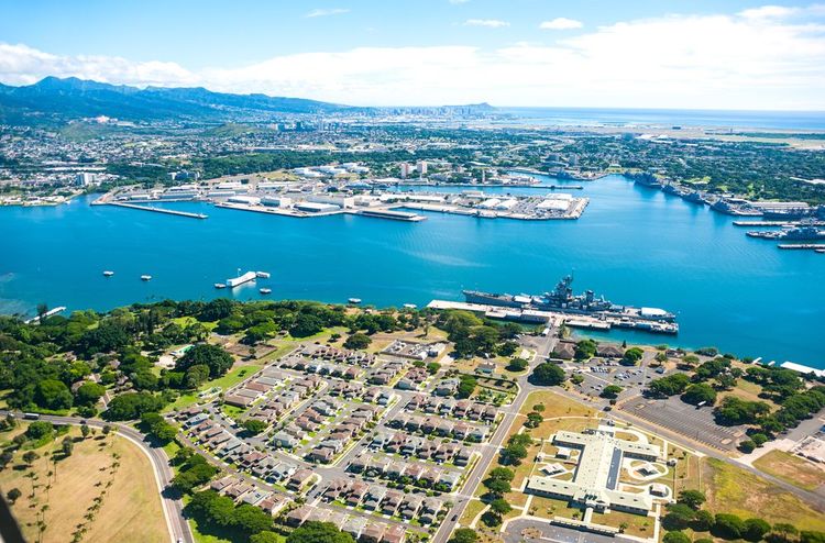 Vue aérienne de Pearl Harbor à Hawaii