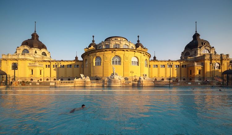 Les bains thermaux de Budapest.