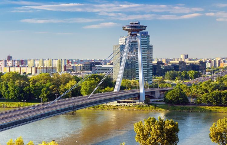A Bratislava, la Tour UFO domine le Danube